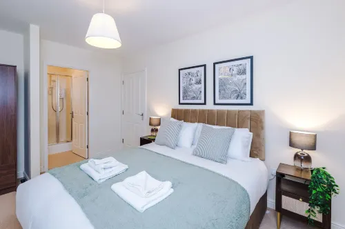 2-bed Apartment in Manchester - Free Parking - Wifi