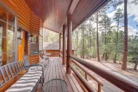 Deck, Games & Fire Pit: Modern Pine Cabin! - Alojamientos