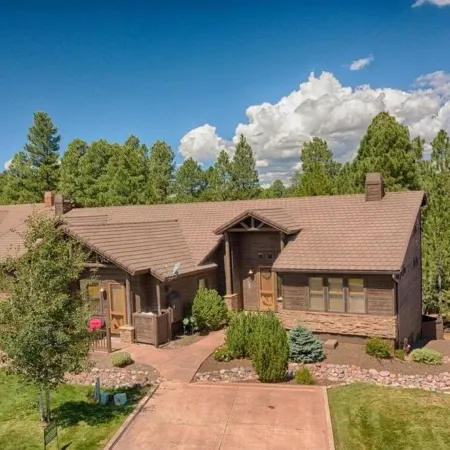 Awesome lodge on the 10th Fairway in the Torreon golf community in Show Low AZ.