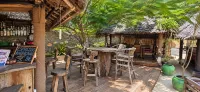 Salama & Mbuyuni Bungalows - bar
