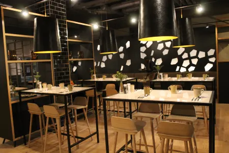 Swissôtel Amsterdam Отели рядом с достопримечательностью «Dopey's Elixir»