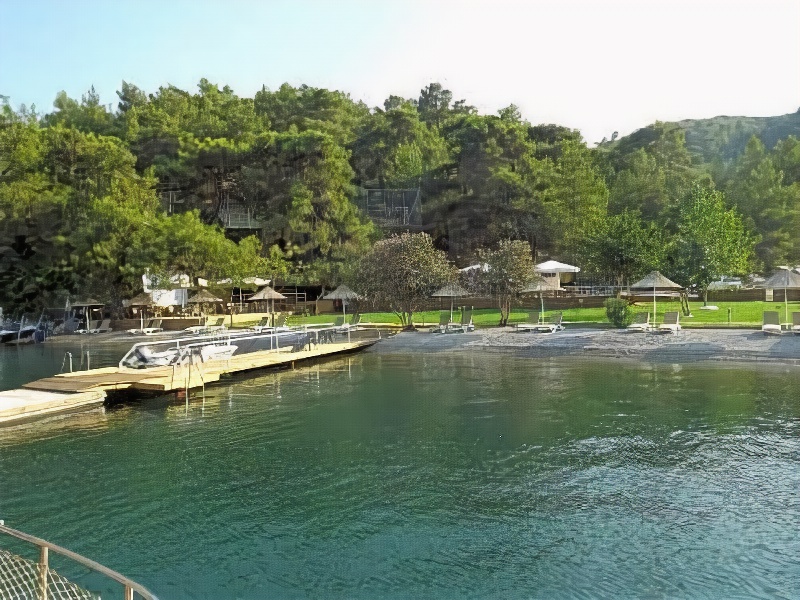 Alesta Yacht Hotel