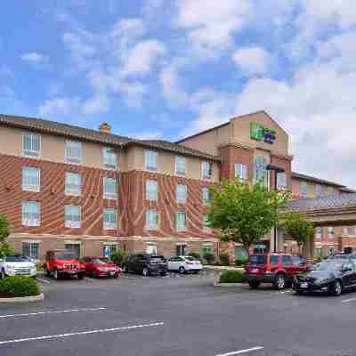 Holiday Inn Express & Suites Cincinnati - Mason Hotel Exterior