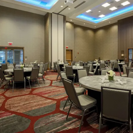 DoubleTree by Hilton Evansville