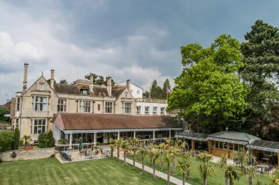 Westone Manor Hotel Các khách sạn gần University of Northampton