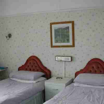 Neuadd Arms Hotel Rooms