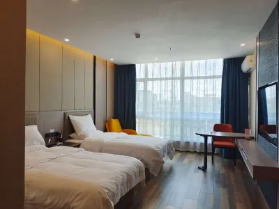 Grand Hyatt Silk Road Hotels near Zhundong Night Market