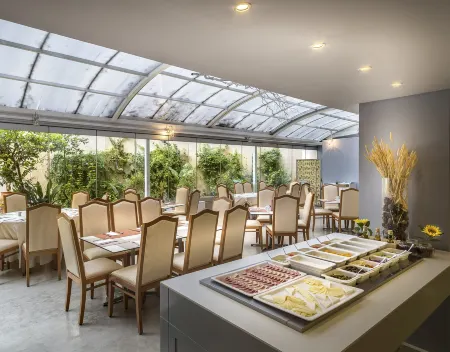 Airotel Parthenon Отели рядом с достопримечательностью «Исторический Музей Афинского Университета»