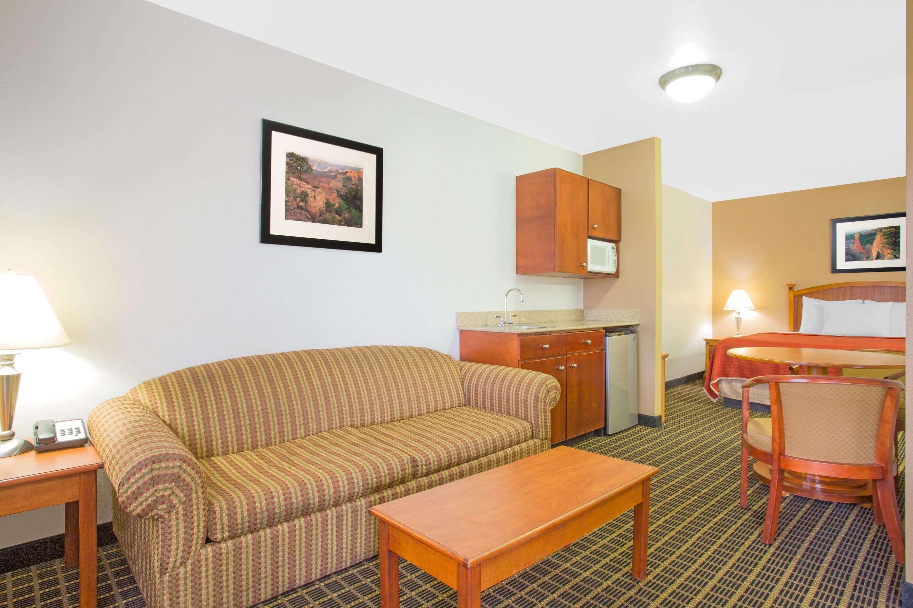 Howard Johnson Hotel & Suites by Wyndham St. George