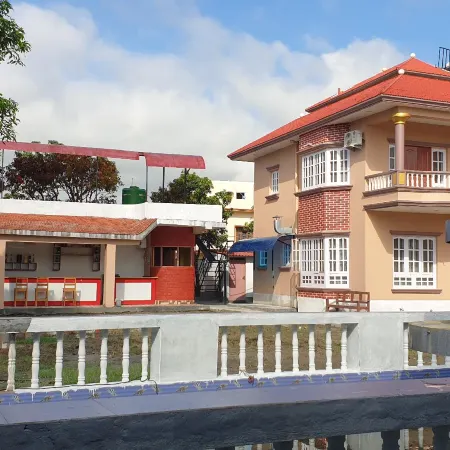 London House Resort