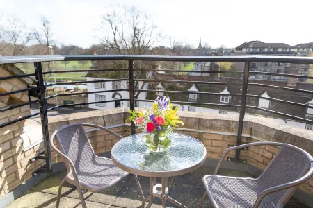 Citystay Living - Marino Place Отели рядом с достопримечательностью «Колледж Кембридж Маслим»