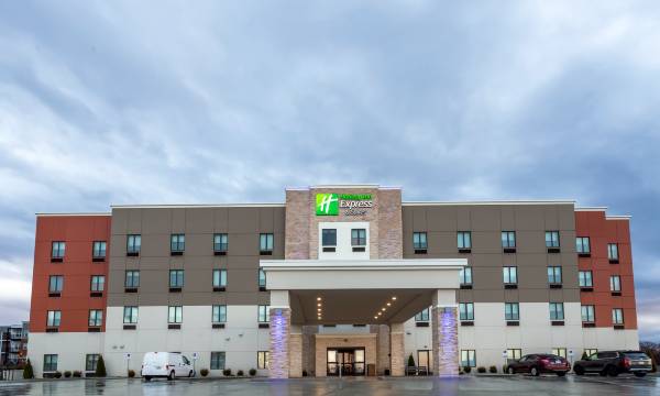 Holiday Inn Express & Suites Columbus - Worthington by IHG