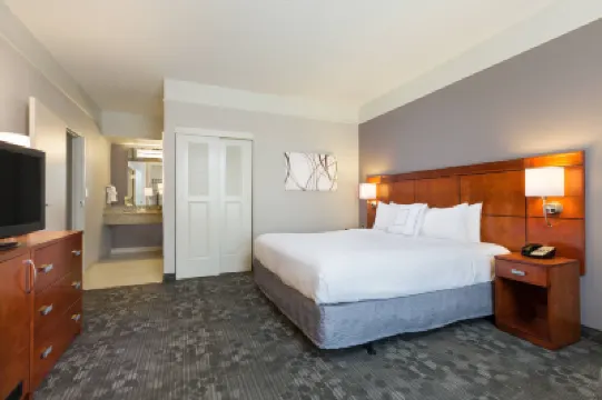 休斯頓廣場萬怡酒店 鄰近傑拉爾德·D·海因斯水牆公園的酒店