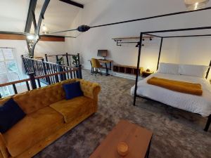 HU1 Boutique City Apartment- Sleeps 6