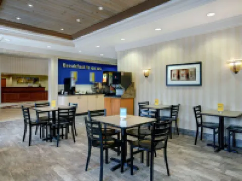 Days Inn & Suites by Wyndham Collingwood Hotéis em Simcoe County