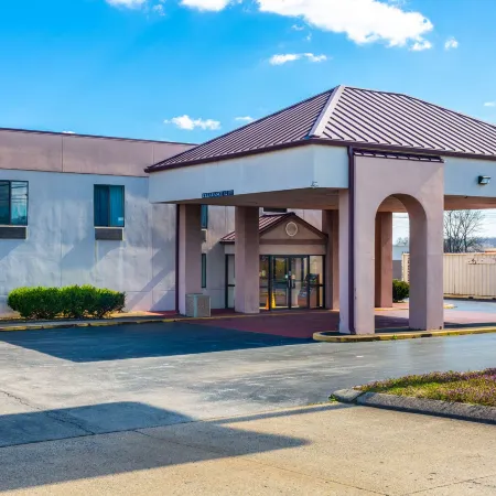 Econo Lodge & Suites Clarksville