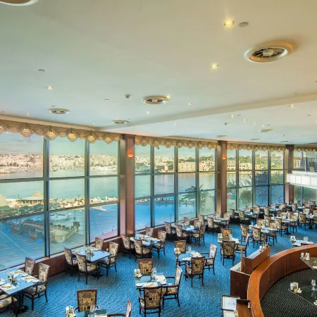 Grand Hotel Excelsior Отели рядом с достопримечательностью «Аудиовизуальное шоу Мальта-Экспириенс»