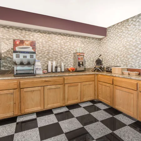Longhorn Inn & Suites