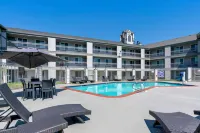 Comfort Inn - Pools