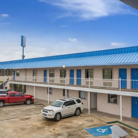 Motel 6 Winnie, TX