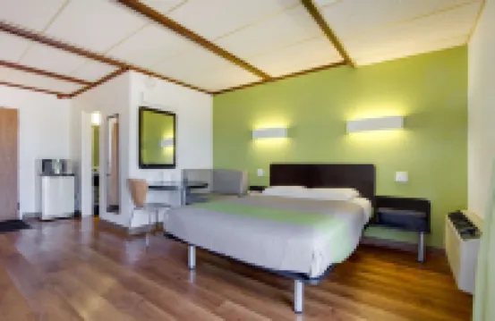 Wingate by Wyndham Geneva at Spire Academy