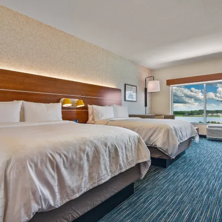 Holiday Inn Express & Suites ORLANDO - LAKE BUENA VISTA by IHG Отели рядом с достопримечательностью «Grand Cypress Golf Club»