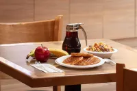 Quality Inn & Suites Downtown - Завтрак