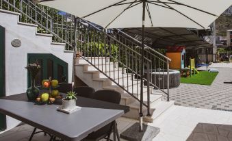 A2 - Luxury Apt w Terrace Gym Jacuzzi & Sauna