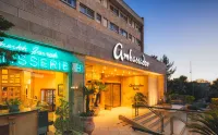 Ambassador Hotel Hotel di 
