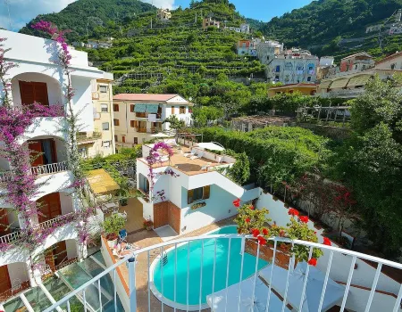 Villa Romana Hotel & Spa Отели рядом с достопримечательностью «Piazza centrale minori»