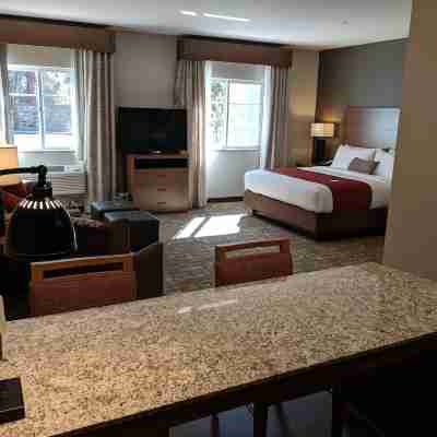 GrandStay Hotel & Suites Rooms