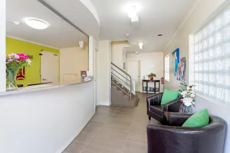 Redcliffe Motor Inn Отели в г. Клонтарф