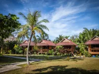 Lanta Pearl Beach Resort Hotels near Khlong Dao Beach