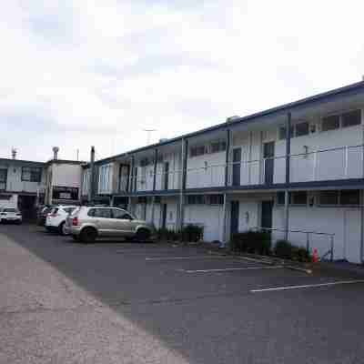 Admiralty Inn Hotel Exterior