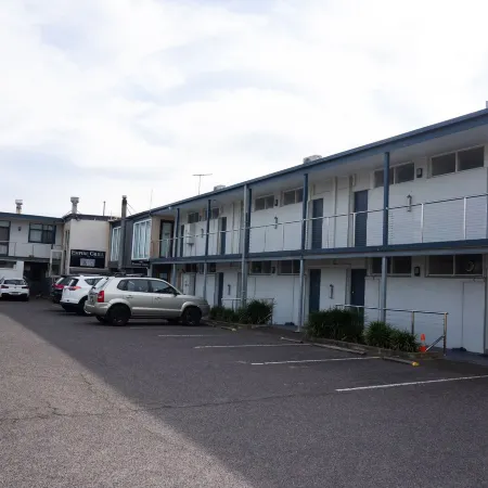 Admiralty Inn