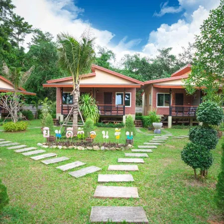 Siray Green Resort Отели рядом с достопримечательностью «Порт Ратсада»