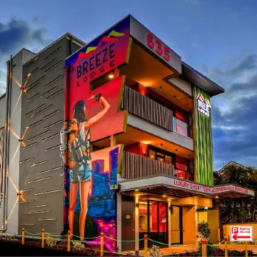 Breeze Lodge Отели рядом с достопримечательностью «Кастом Хаус»