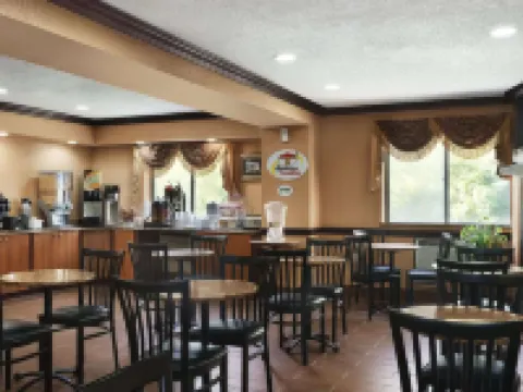 Super 8 by Wyndham Taylor/Detroit Area Hotels in Taylor