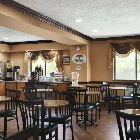 Super 8 by Wyndham Taylor/Detroit Area Hotels in Taylor