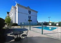 Quality Inn Goldsboro - Pools