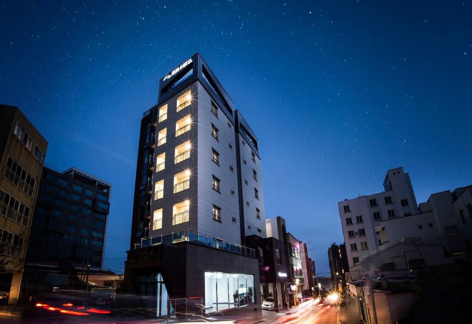 런호텔 루프탑 테라스 이미지