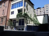 Yellow Fox Hotels in 