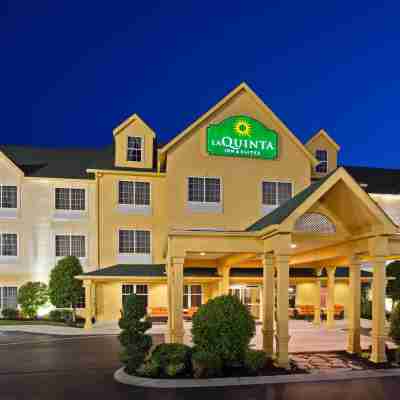 La Quinta Inn & Suites by Wyndham Cookeville Hotel Exterior