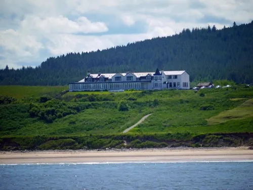 Cullen Bay Hotel Hotels in Cullen