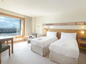 Canary Riverside Plaza Hotel
