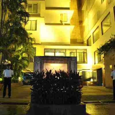 Dynasty Hotel Hotel Exterior