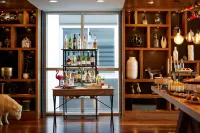 Renaissance Minneapolis Bloomington Hotel - ที่มีบาร์