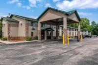 Quality Inn & Suites Marinette Hotels in Marinette