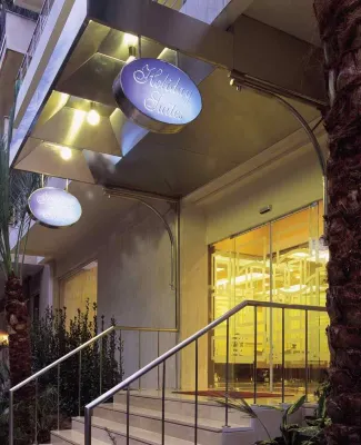 假日套房飯店 利卡貝托丘柯洛納基住宿飯店