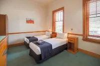 The Cambridge Hotel & Backpackers